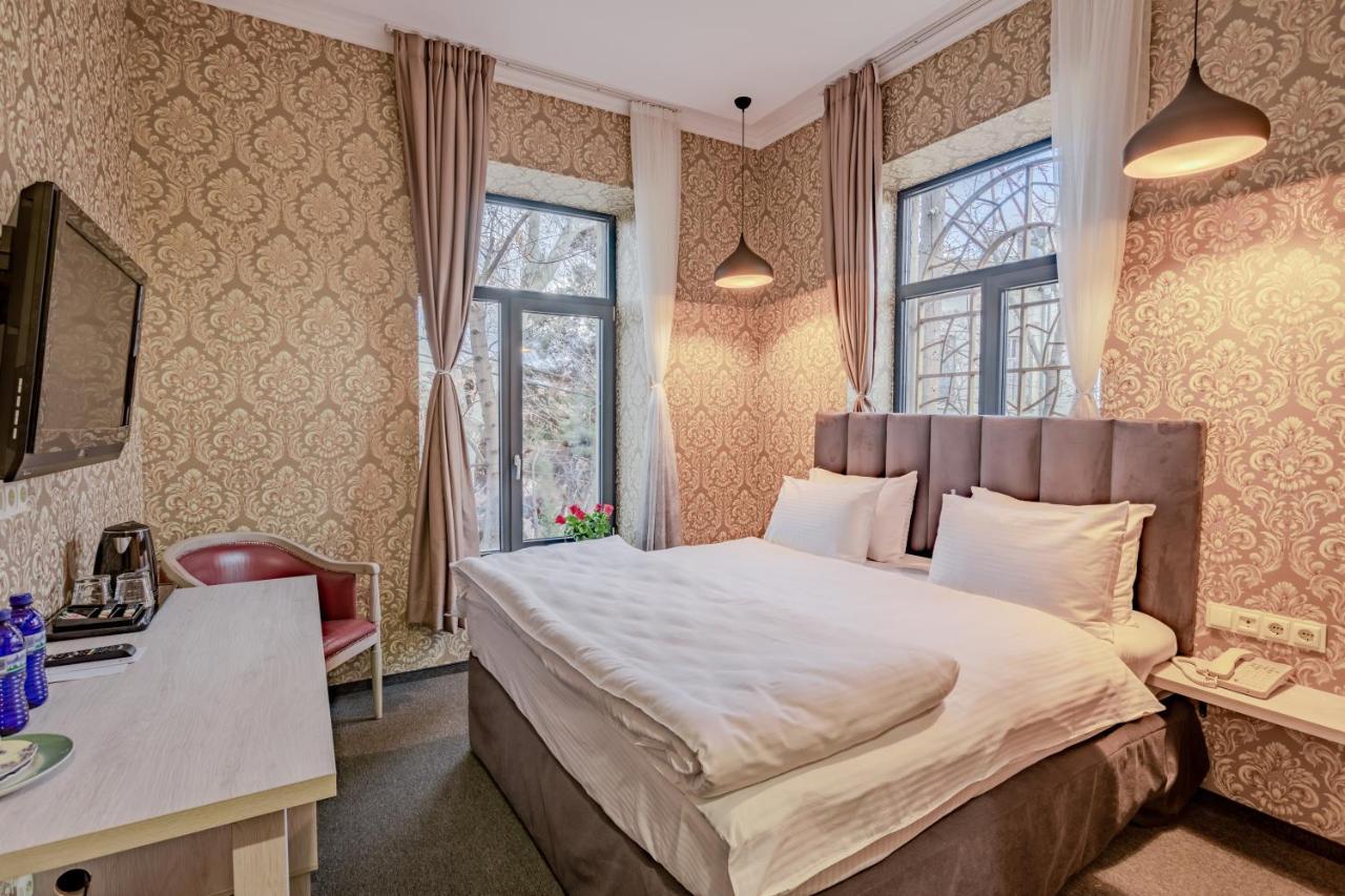 Hotel Day Inn 第比利斯 外观 照片