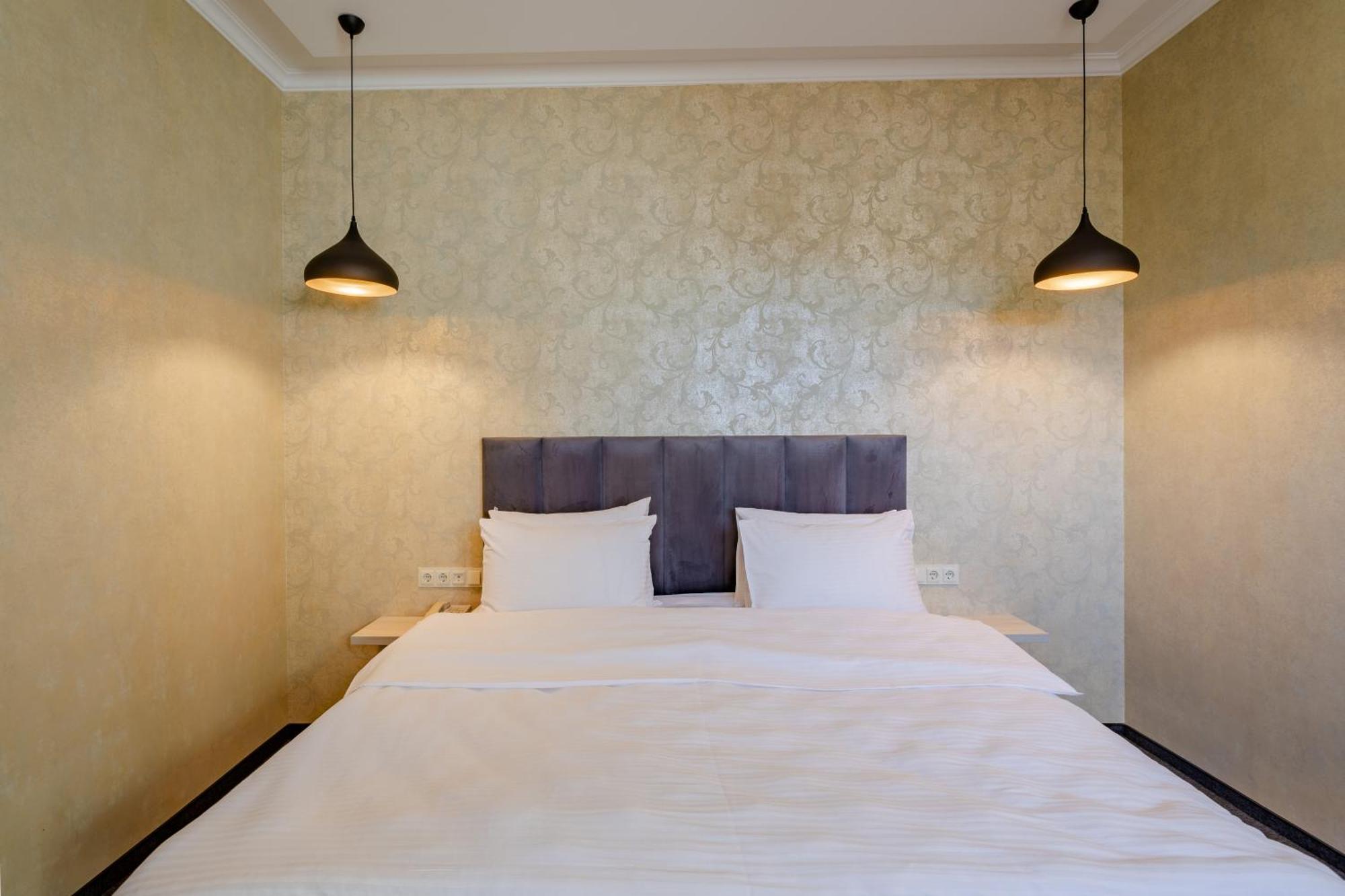 Hotel Day Inn 第比利斯 外观 照片
