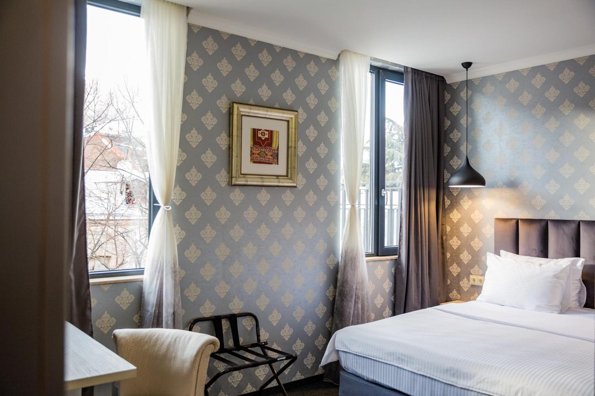 Hotel Day Inn 第比利斯 外观 照片