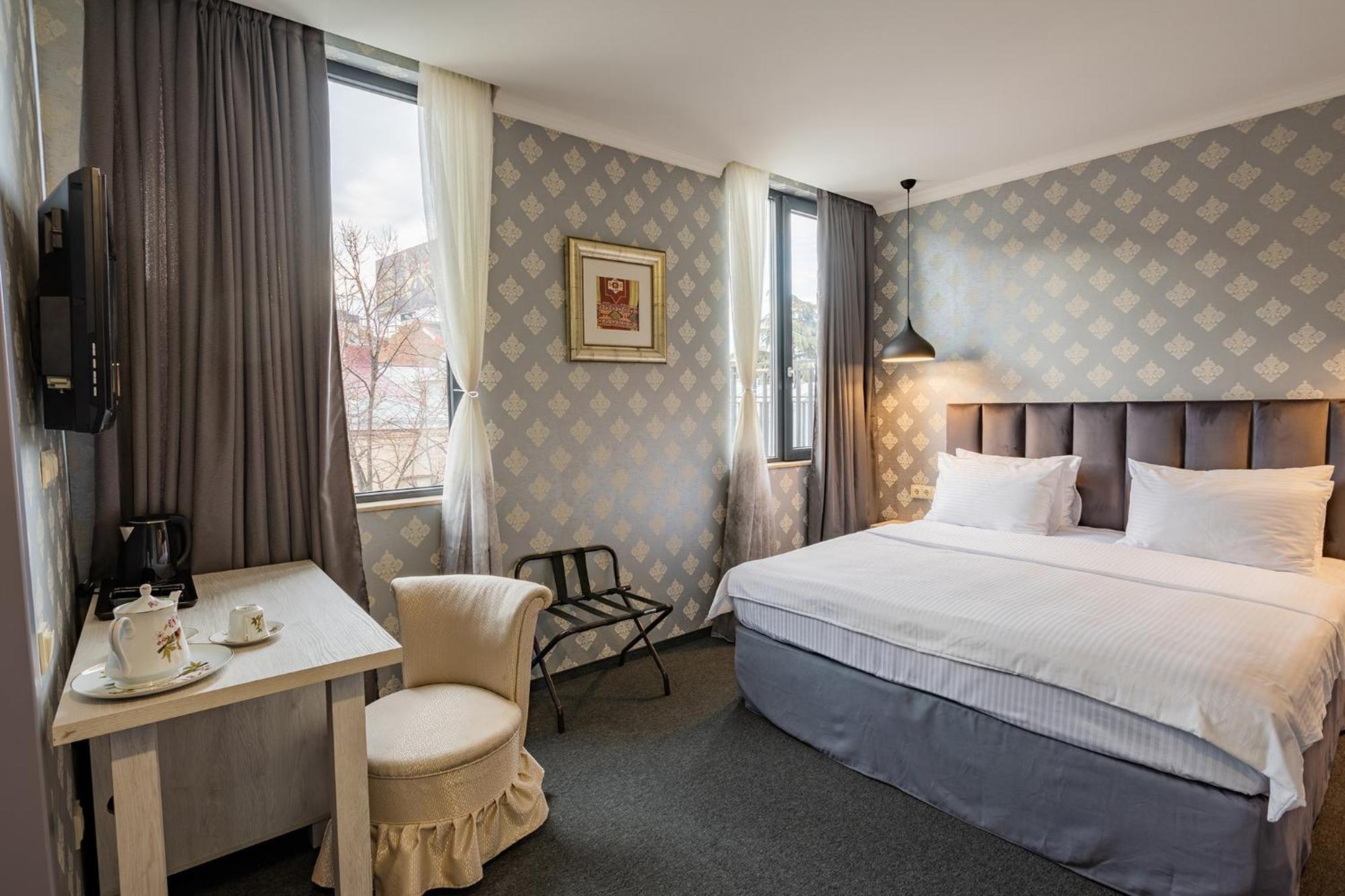 Hotel Day Inn 第比利斯 外观 照片